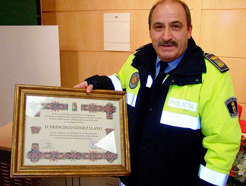 Medalla de Plata del Concejo a D. Francisco Gómez Llano